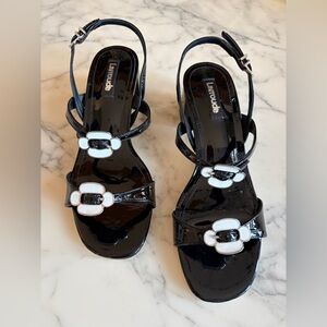 NWOT LARROUDE Tinx Black Patent Leather Block Heel Sandal W/ Contrast Detail 7.5